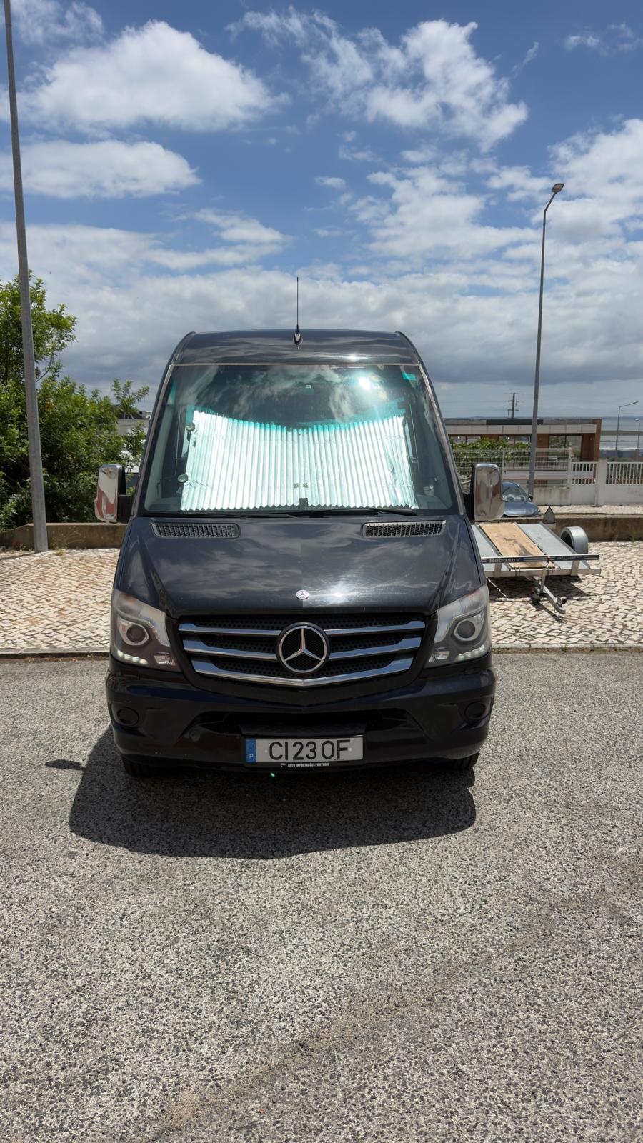 Mercedes-Benz Sprinter 519 CDI — Front